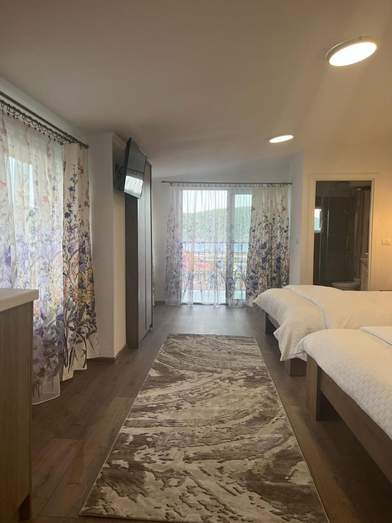 Casa Anna&Criss Apartment Orsova Ngoại thất bức ảnh